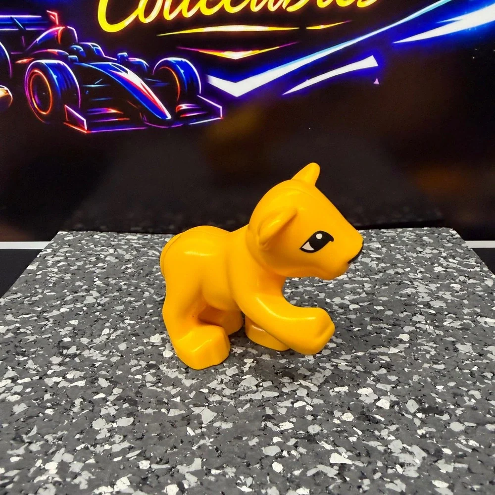 LEGO Duplo Lion Cub Yellow Animal Figure 619J4 Zoo Safari Prowling Paw Raised